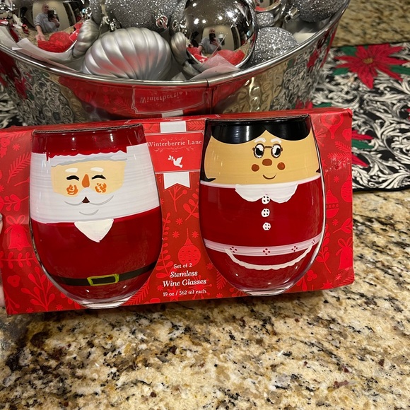 SANTA & MRS CLAUS STEMLESS WINE GLASSES NWT - Picture 5 of 11